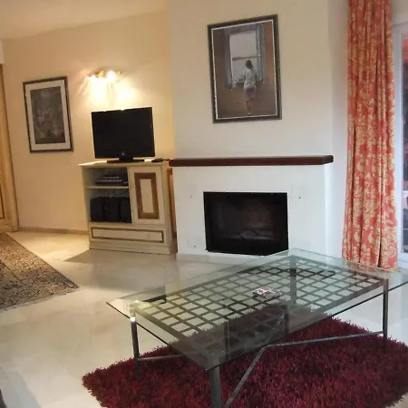 Apartment Beach In Elviria Marbella, Great Location With The Beach On Your Door Step Marbella